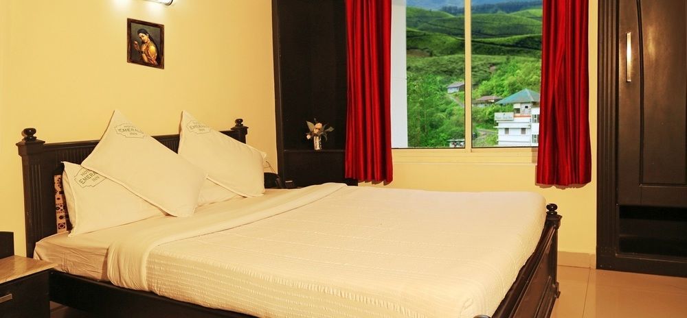 Hotel Emerald Inn Munnar Bagian luar foto