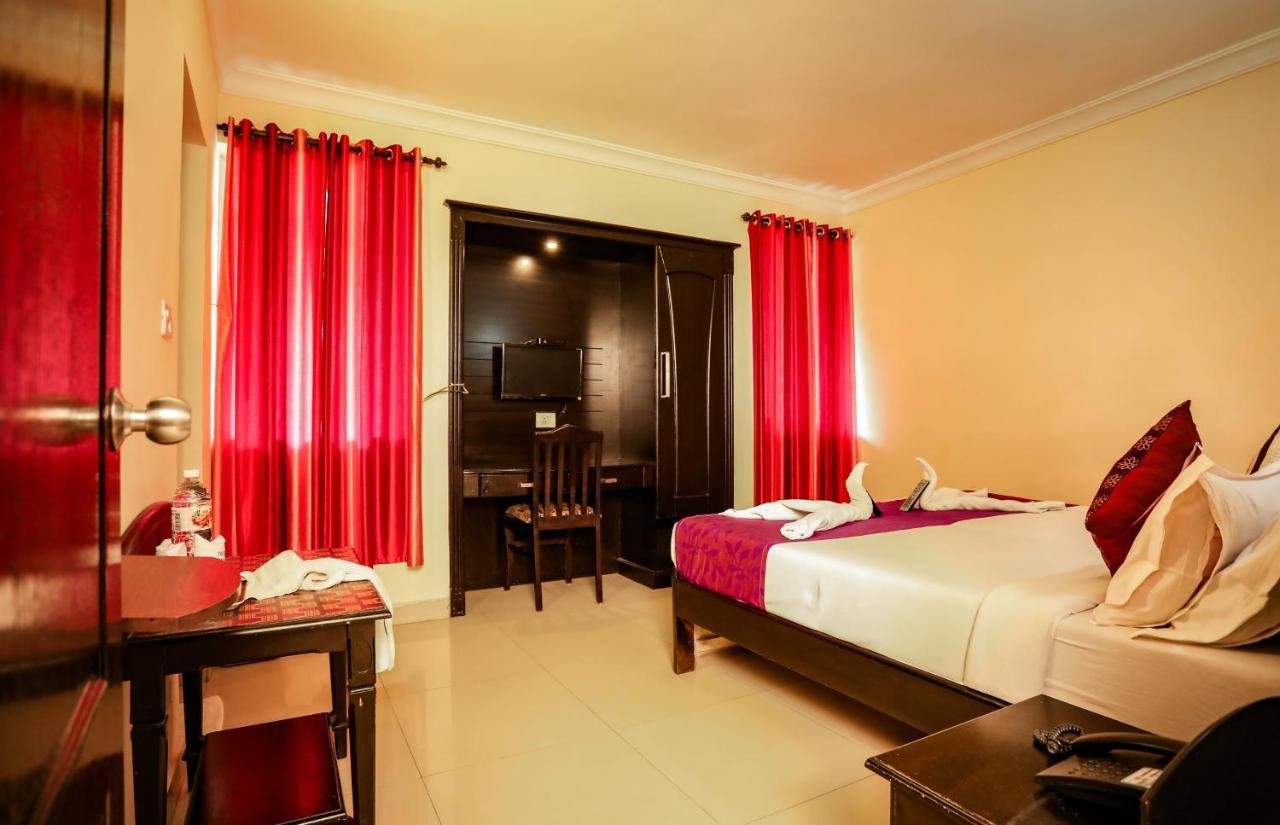 Hotel Emerald Inn Munnar Bagian luar foto
