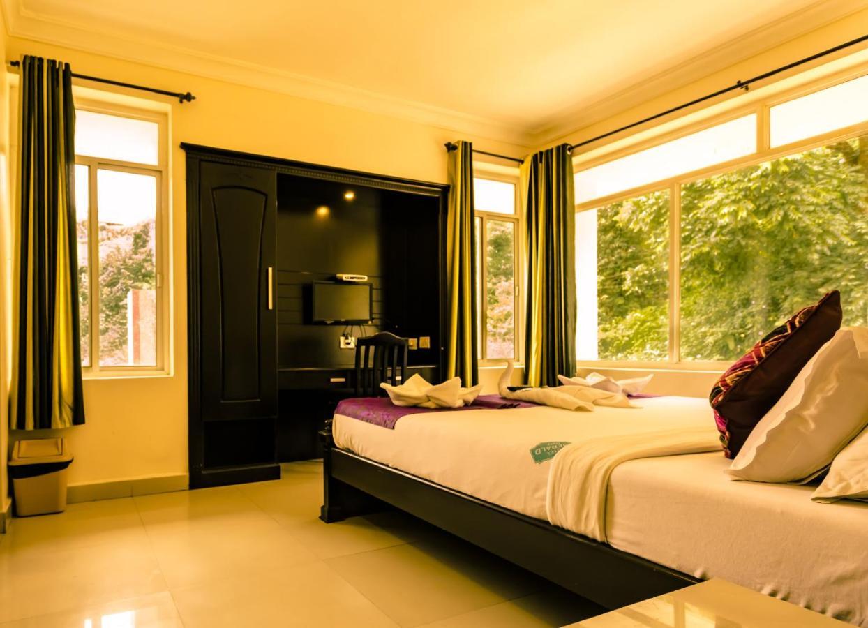 Hotel Emerald Inn Munnar Bagian luar foto
